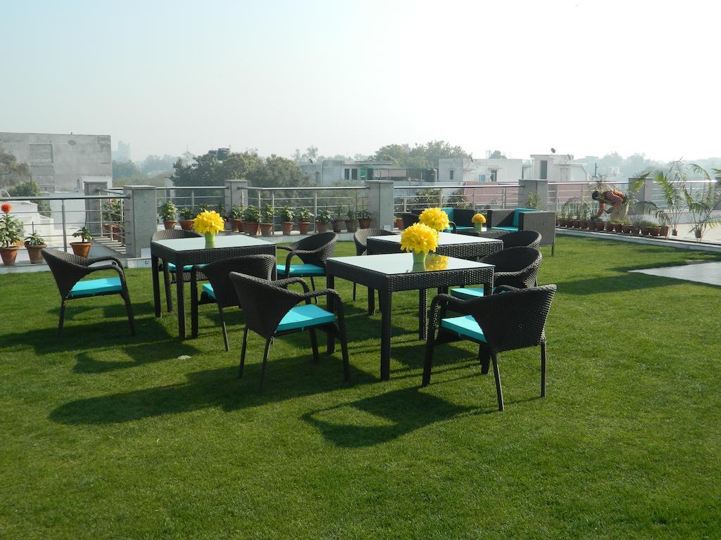 76 Friends Colony Panzió Új-Delhi Kültér fotó