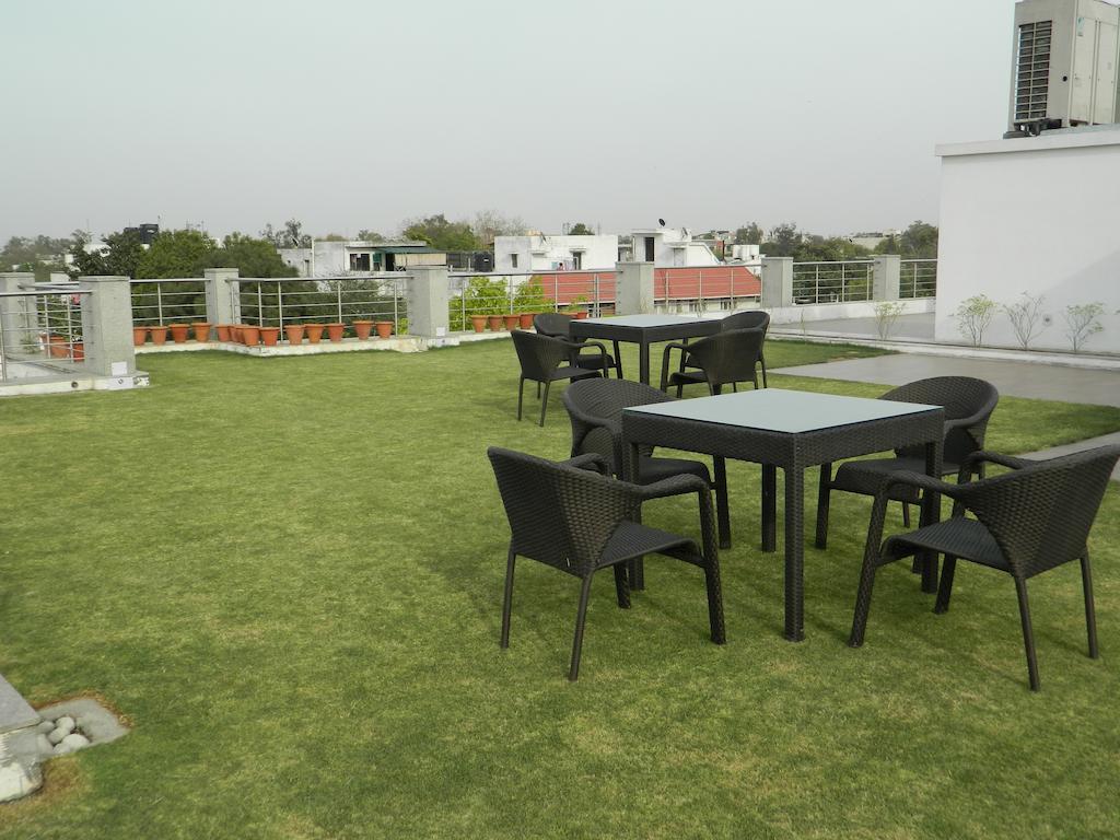 76 Friends Colony Panzió Új-Delhi Kültér fotó