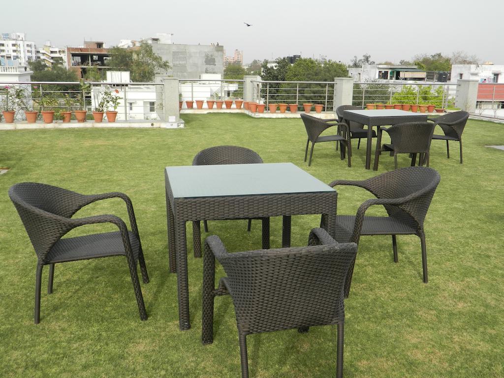 76 Friends Colony Panzió Új-Delhi Kültér fotó