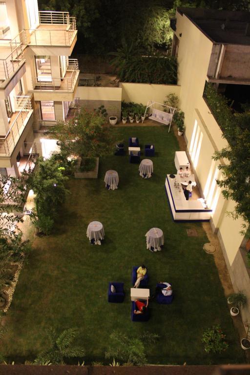 76 Friends Colony Panzió Új-Delhi Kültér fotó